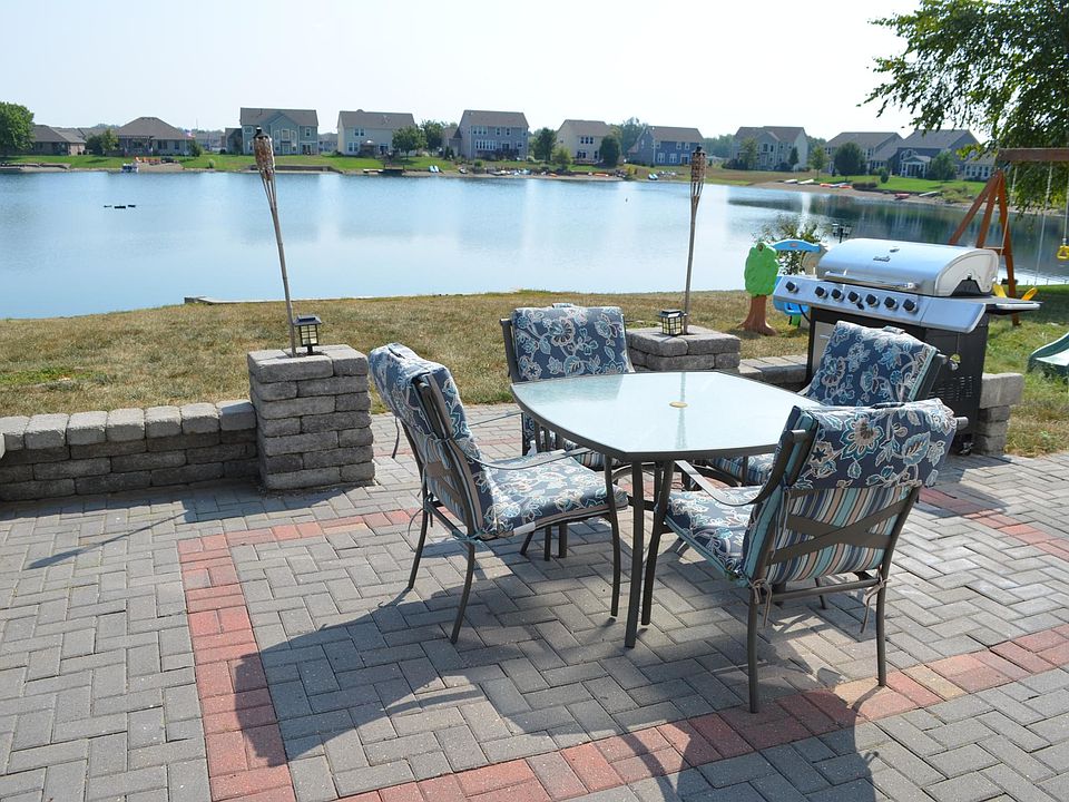 Beautiful lakefront house for rent with private beach.