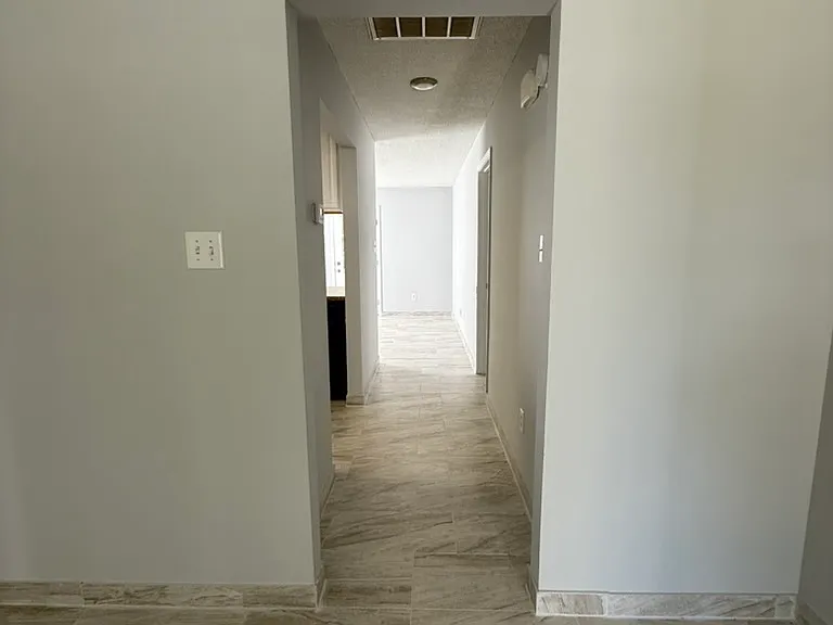 213 Kentshire Ln — Photo 9