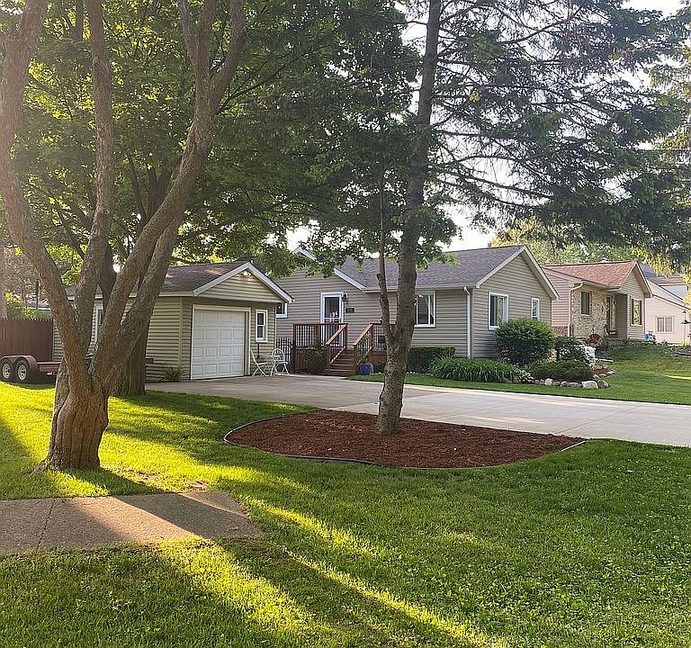 1st image of 18289 Irving St