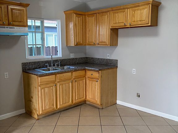 3rd image of 8160 Cypress Ave #8160