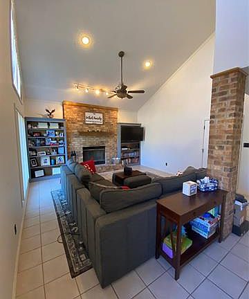 3rd image of 5225 Sherbrooke Ln