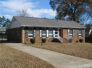 7420 Shadowcrest Dr, Charlotte, NC 28217