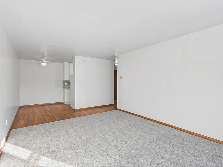 Lynn Plaza Apartments — Photo 17
