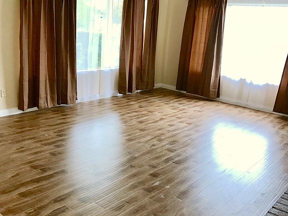 Large Bright Living Room