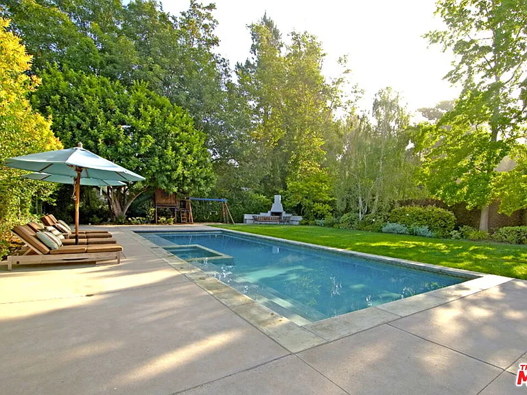 10253 Valley Spring Ln — Photo 15