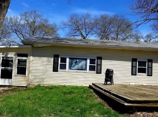 80 Lawrence Ave, Fox Lake, IL 60020