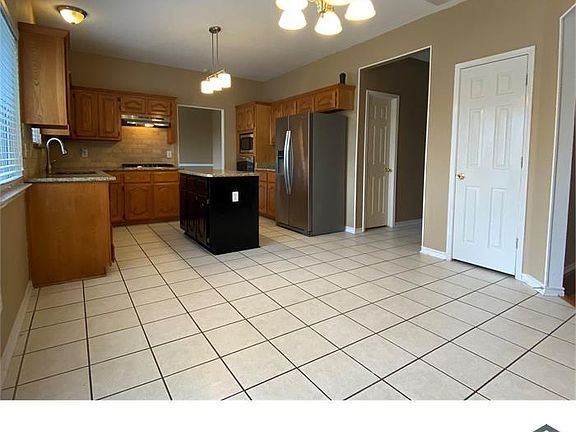 4th image of 474 Lakefield Dr