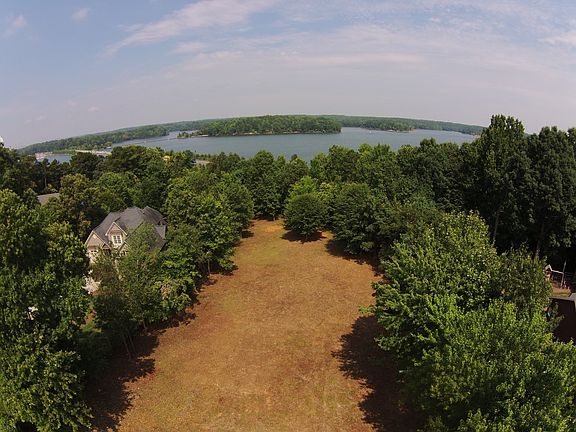 4th image of 132 Mariner Pointe Ln