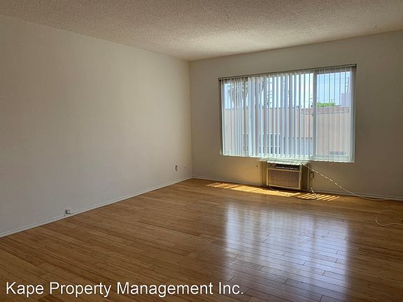 3rd image of 1127 Lillian Way APT 5
