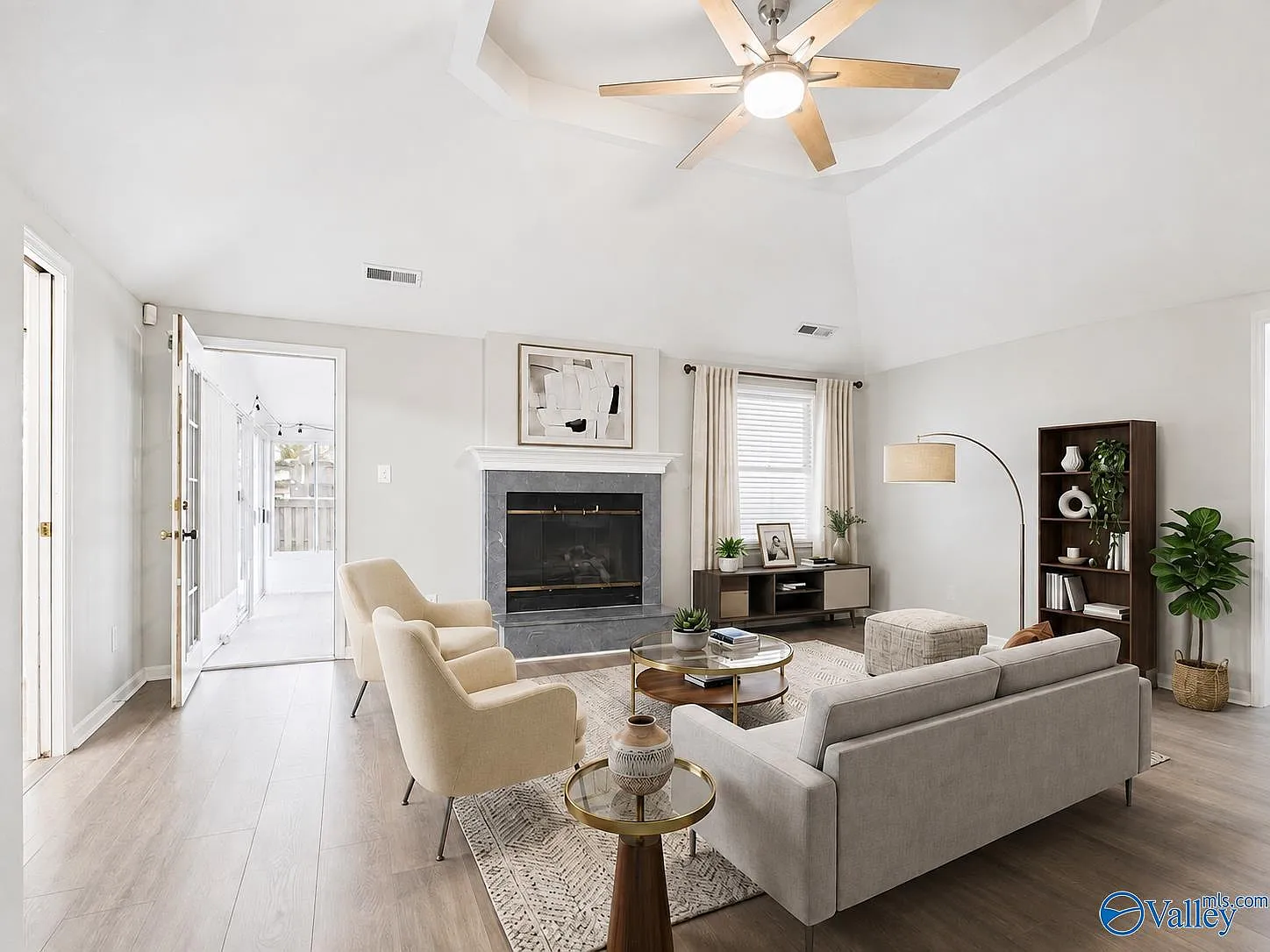 4 bed, 2.0 bath, 2114 sqft, $2,200 — Photo 4