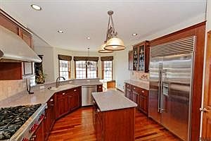 3rd image of 70 Vanvranken Rd