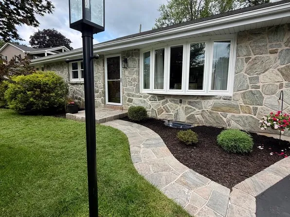 458 Leearden Rd, Hershey, PA 17033