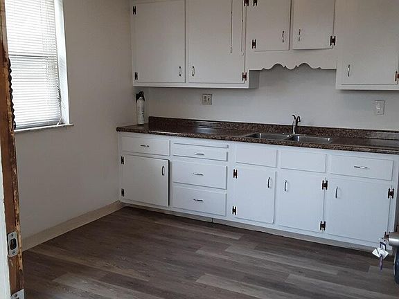 801 8th st 1B kitchen_08222019