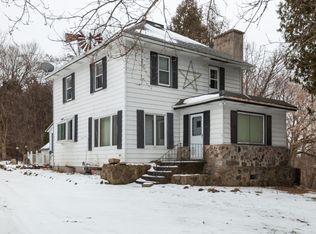 6269 Donegal Rd, Hartford, WI 53027