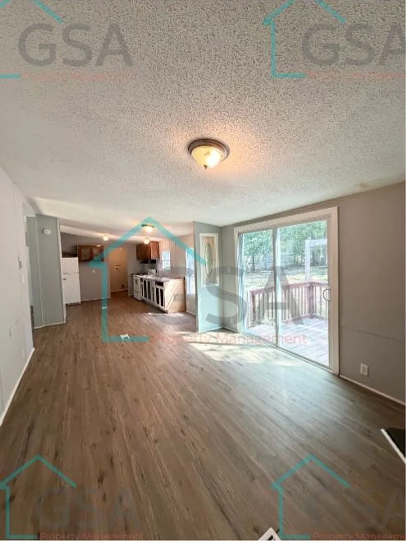 304 Chevy Chase — Photo 2