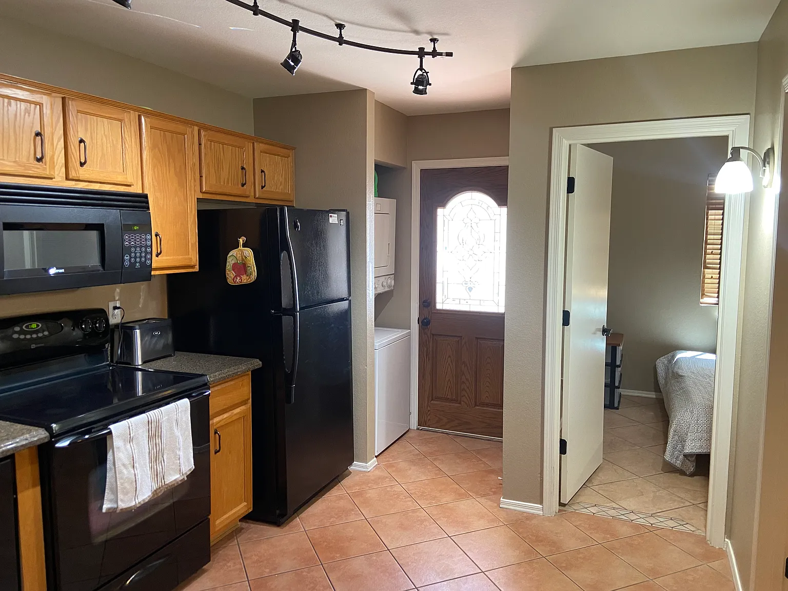 3 bed, 1180 sqft, $3,000 — Photo 2