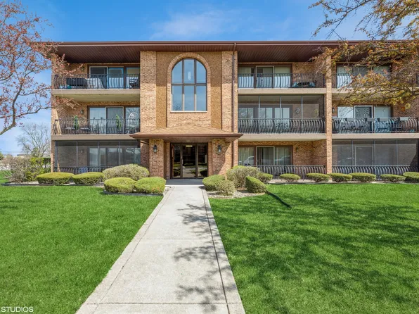 11101 Heritage Dr APT 2D, Palos Hills, IL 60465