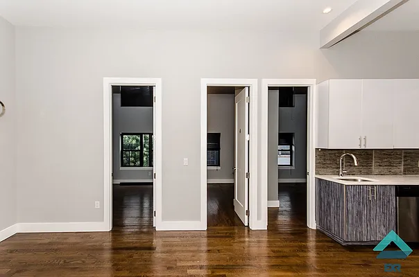 Rented by EXR | media 35