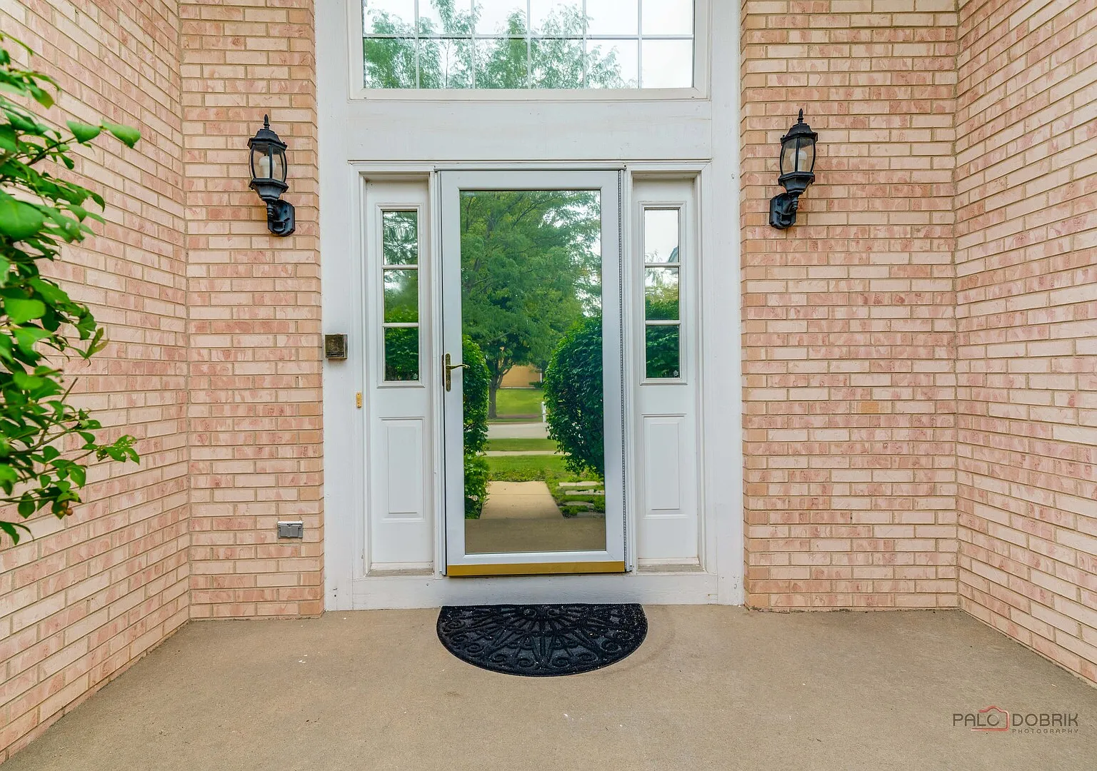 4 bed, 3.5 bath, 2395 sqft, $3,600 — Photo 3