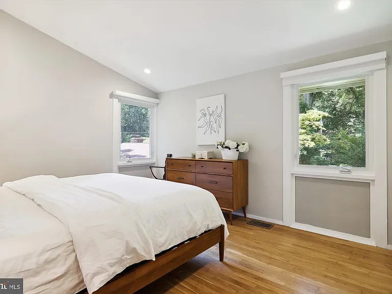 3945 Rickover Rd — Photo 12