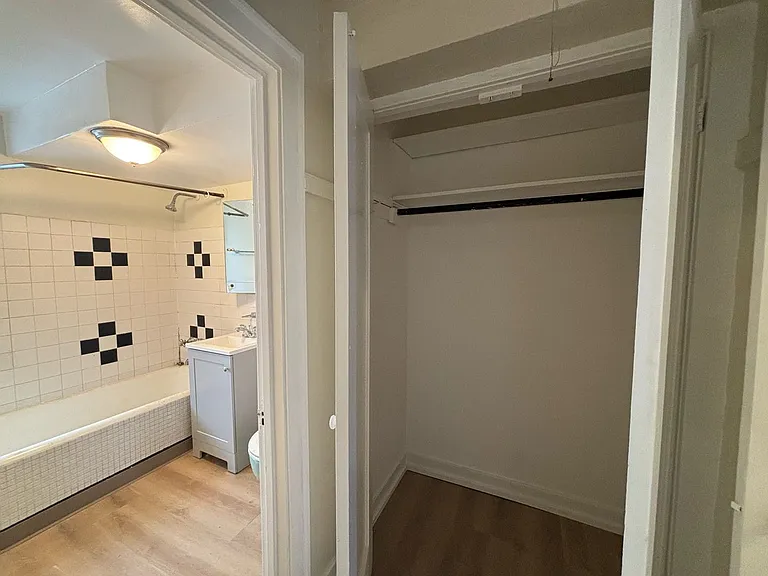 Canterbury Court Apartments — Photo 98