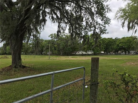 3rd image of 2828 Old Tampa Hwy