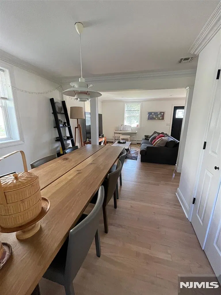 3 bed, $4,995 — Photo 4