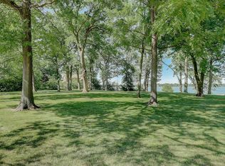 2615 Lakeshore Dr, Kansasville, WI 53139
