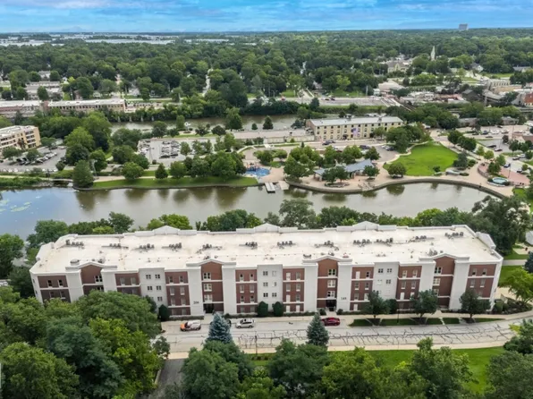 218 N Water St Unit 203, Batavia, IL 60510