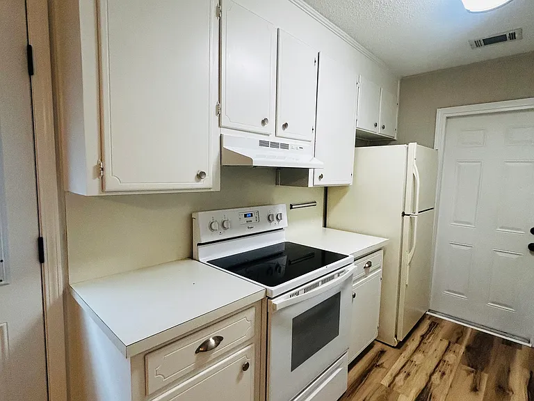 3760 Gatewood Dr — Photo 7