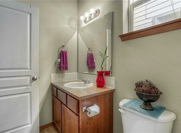 5th image of 17430 93rd Ave E