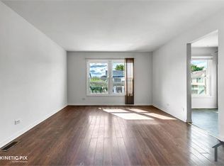 223 Hywood Ln, Bolingbrook, IL 60440