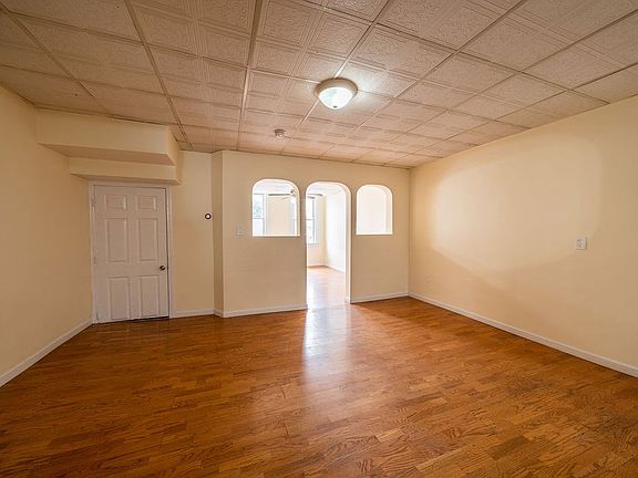 3rd image of 134 Broadway