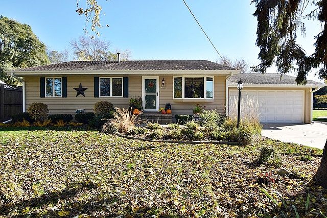 1st image of 2S393 Meadow Dr