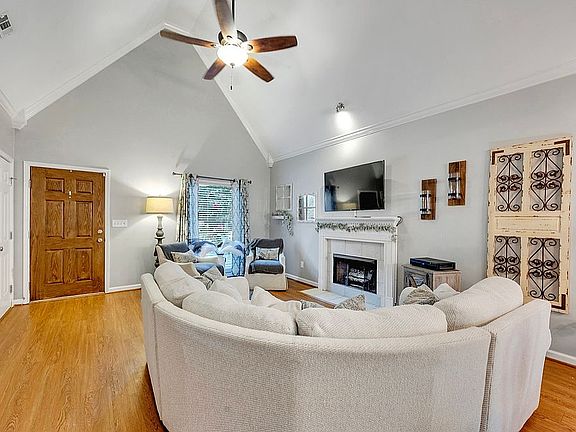 3rd image of 201 Springdale Dr