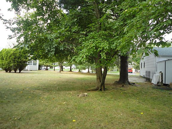 4th image of 878 Edgebrook Dr N