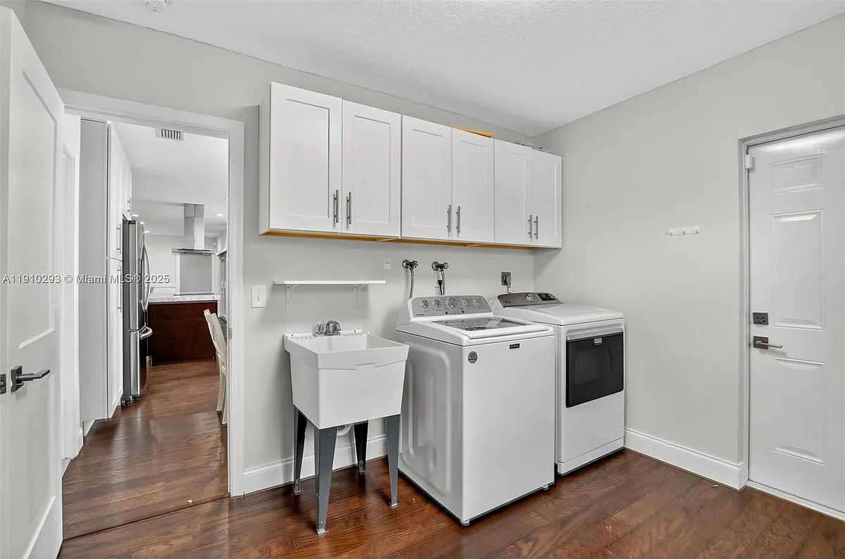 Building Photo - 5660 Golfway Dr #0