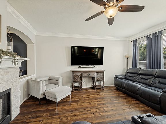 5th image of 1008 Providence Dr