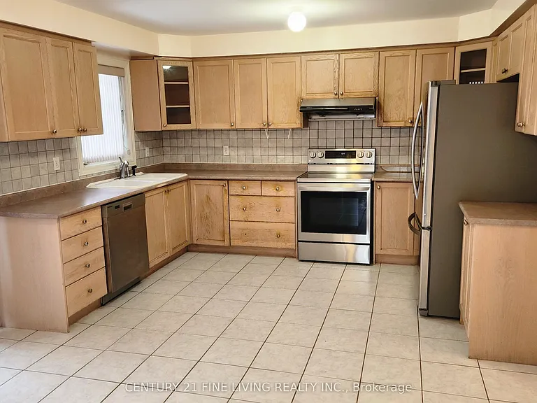 44 Reuben Ave — Photo 3