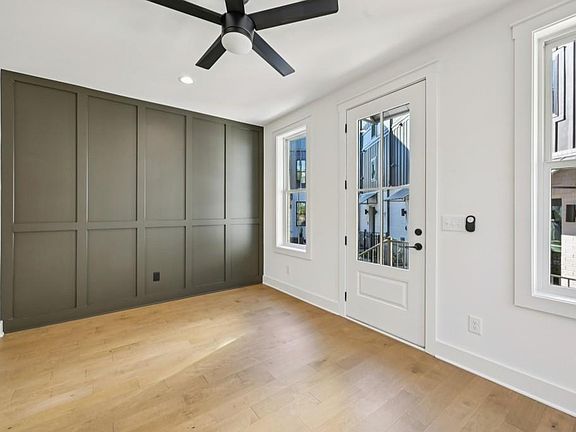 4th image of 1160 Boulevard Se #11