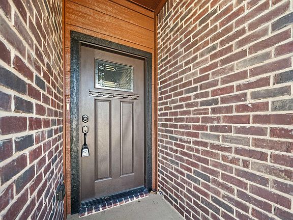 3rd image of 14124 Donna St