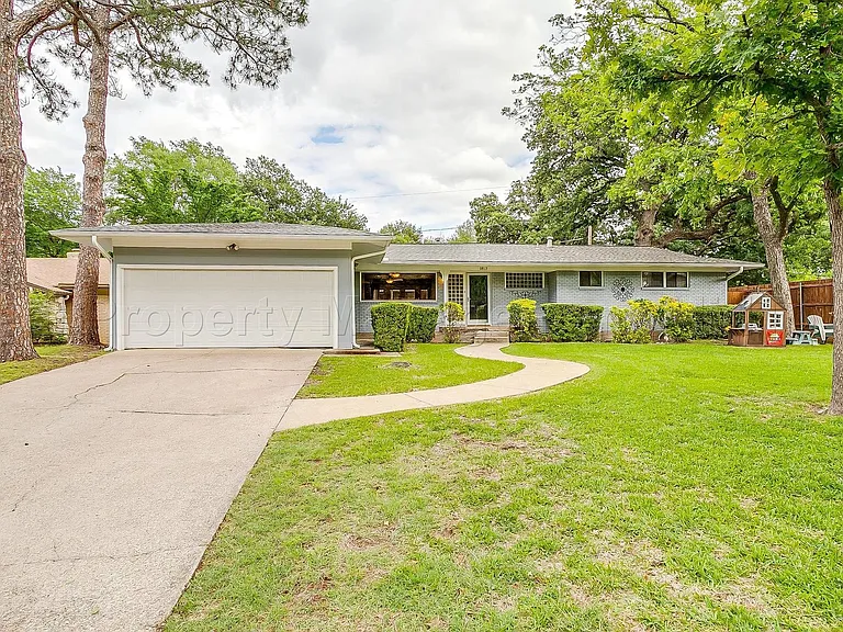 1813 Thomas Pl — Photo 3
