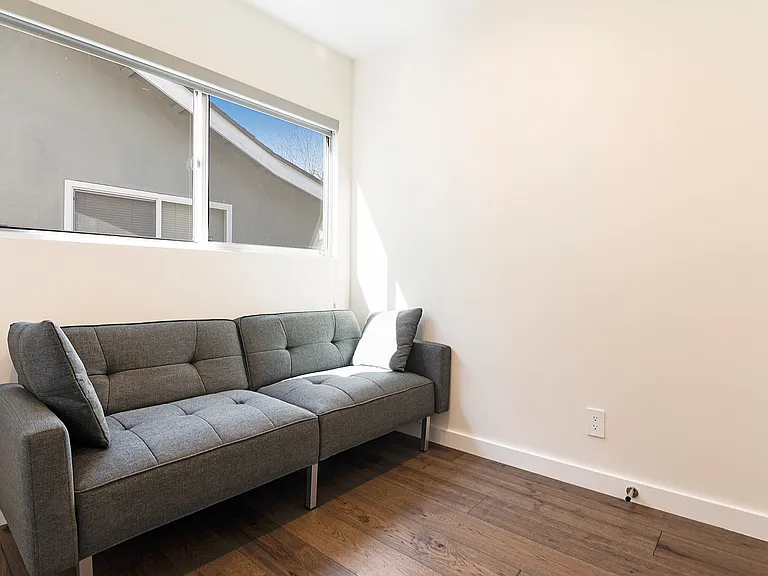 6561 Lasaine Ave — Photo 41