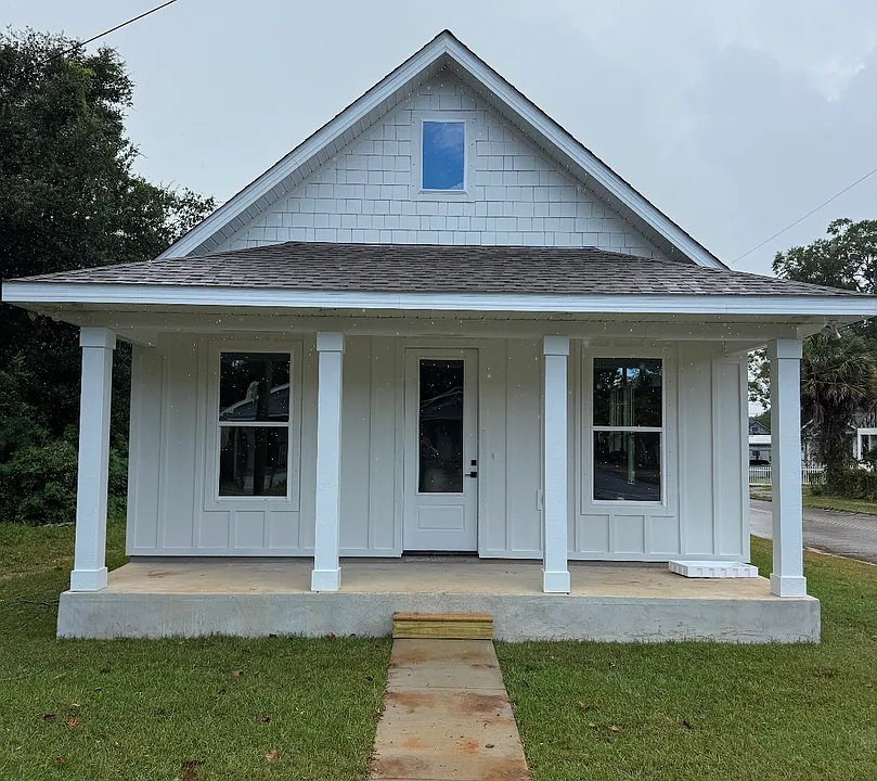 1723 N Davis Hwy
