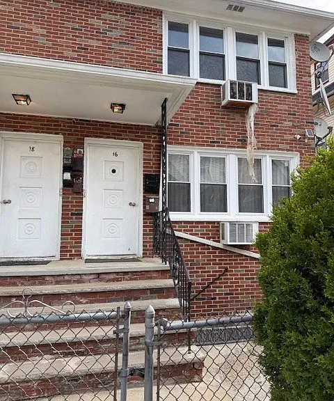 16 Silkman Pl #2R — Photo 15