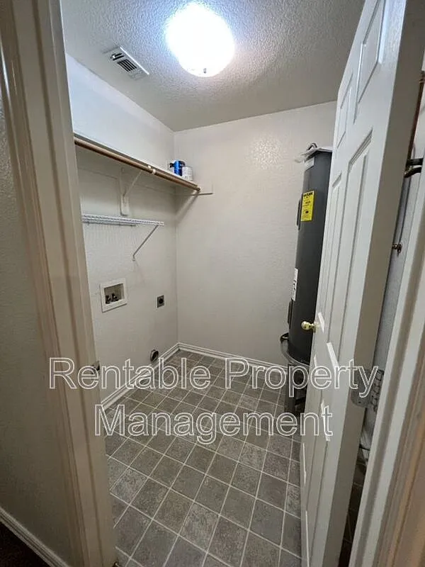 2 bed, 2.0 bath, 1028 sqft, $1,199 — Photo 3