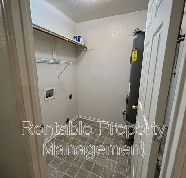 1104 Turkey Creek Ct #B — Photo 3