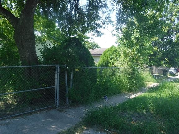 2nd image of 3122 Greenwood Dr