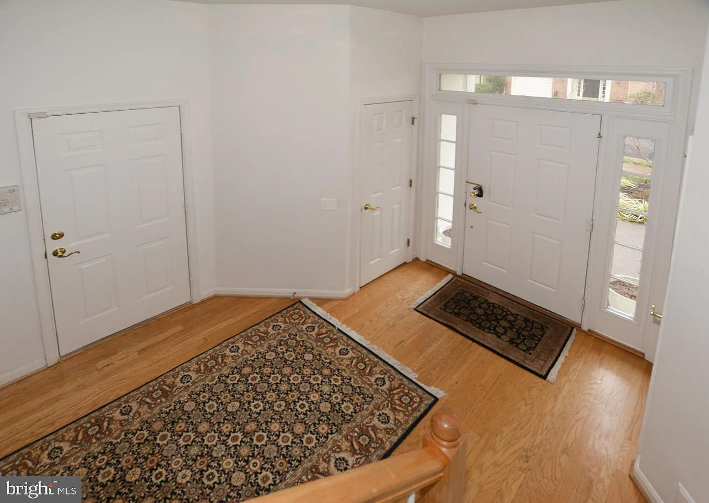 3 bed, 4.0 bath, 2200 sqft, $3,500 — Photo 2