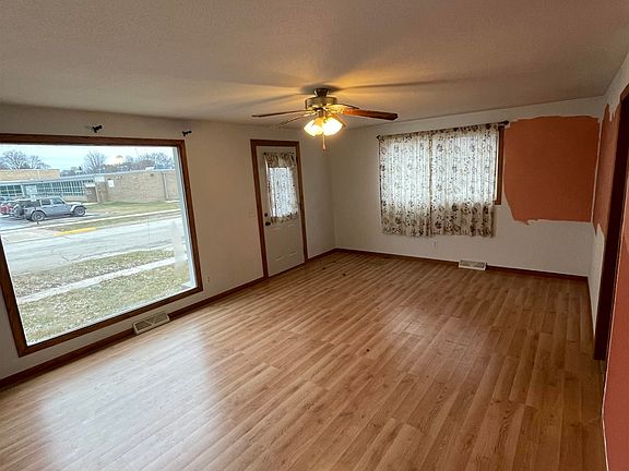 5th image of 1504 River Dr